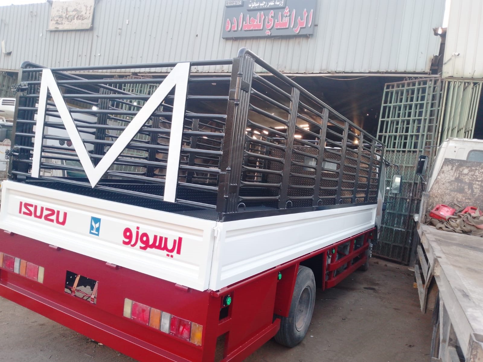 تفصيل صندوق دينا ايسوزو  نقل عفش للبيع صندوق دينا بلاط الرياض