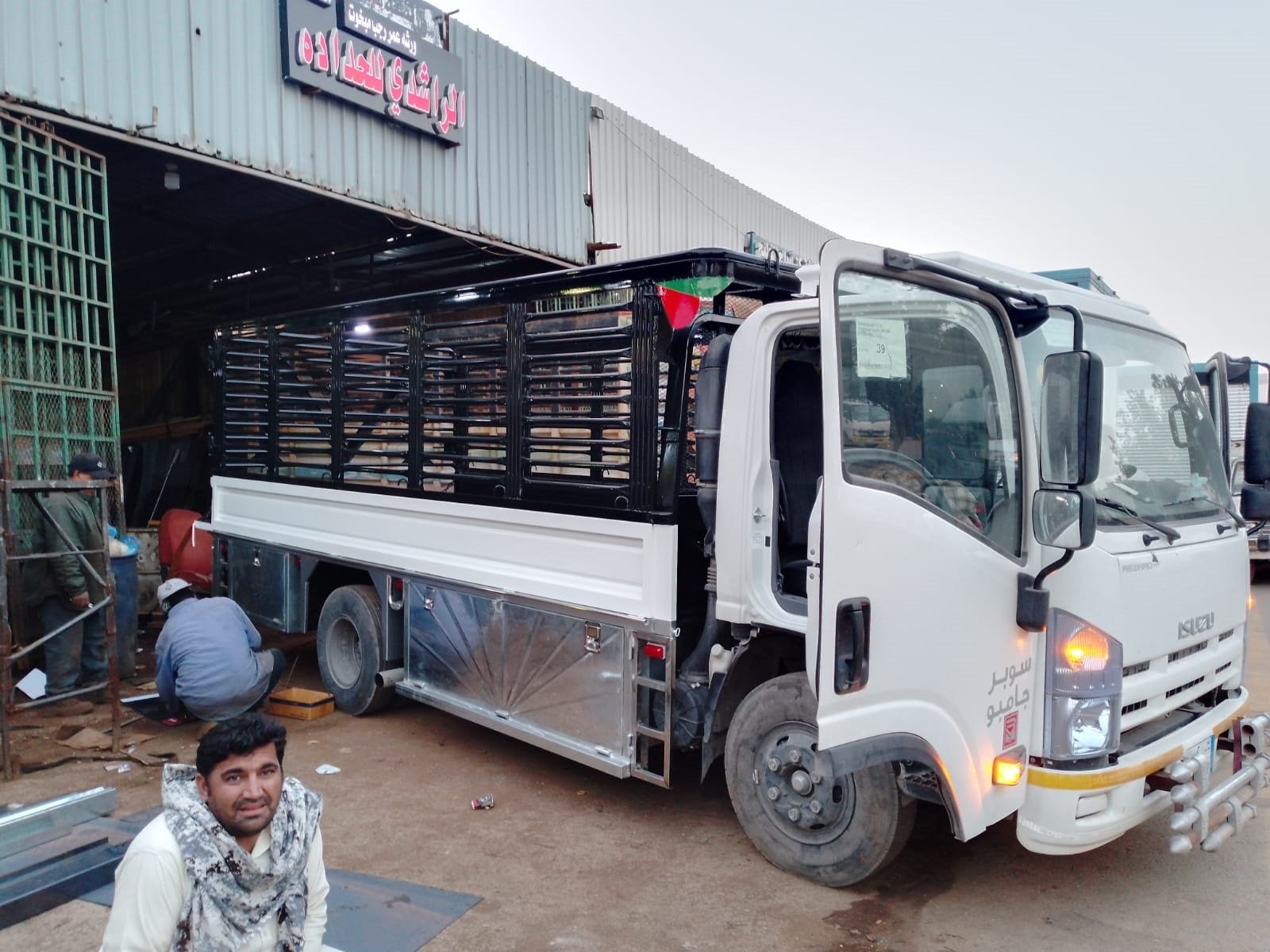 صندوق دينا ايسوزو  للبيع صندوق دينا بلاط الرياض